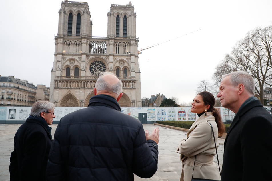 The Crown Princess visits Notre-Dame and the Swedish House in Paris |  Kungahuset